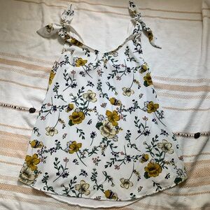 Les Amis Sleeveless Floral Tie Blouse Size Small